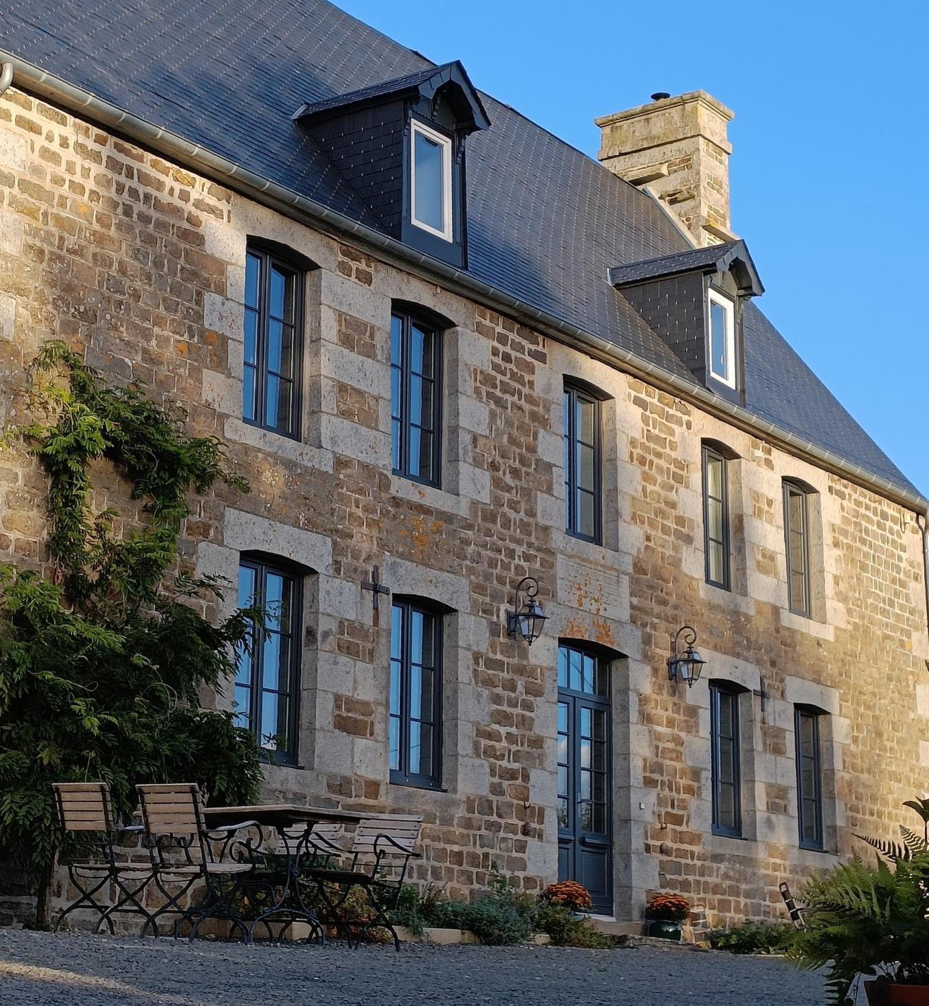 La Theresienne Pleines-Oeuvres Exterior photo