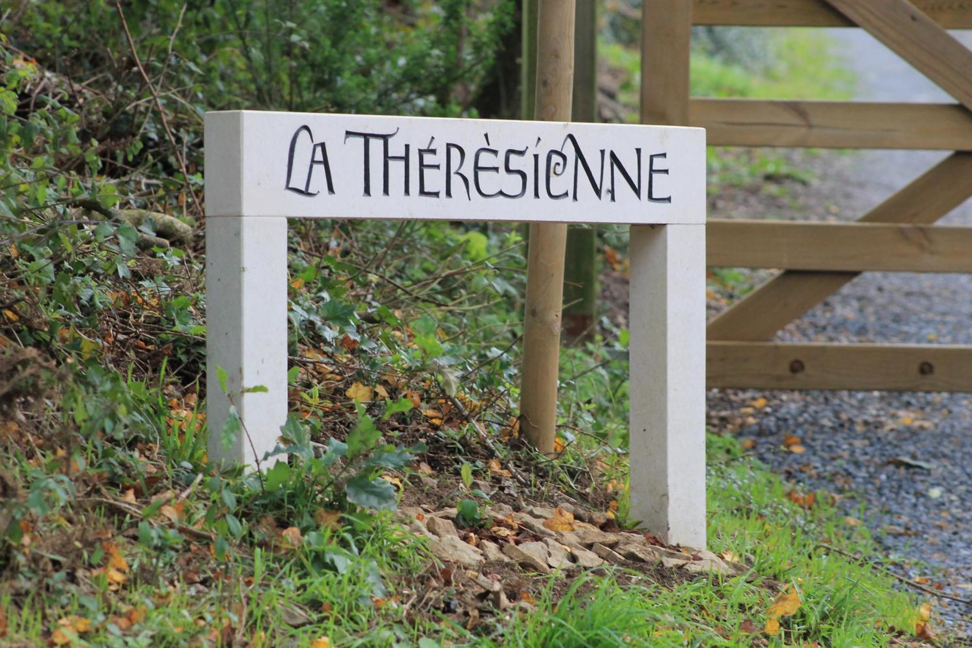 La Theresienne Pleines-Oeuvres Exterior photo
