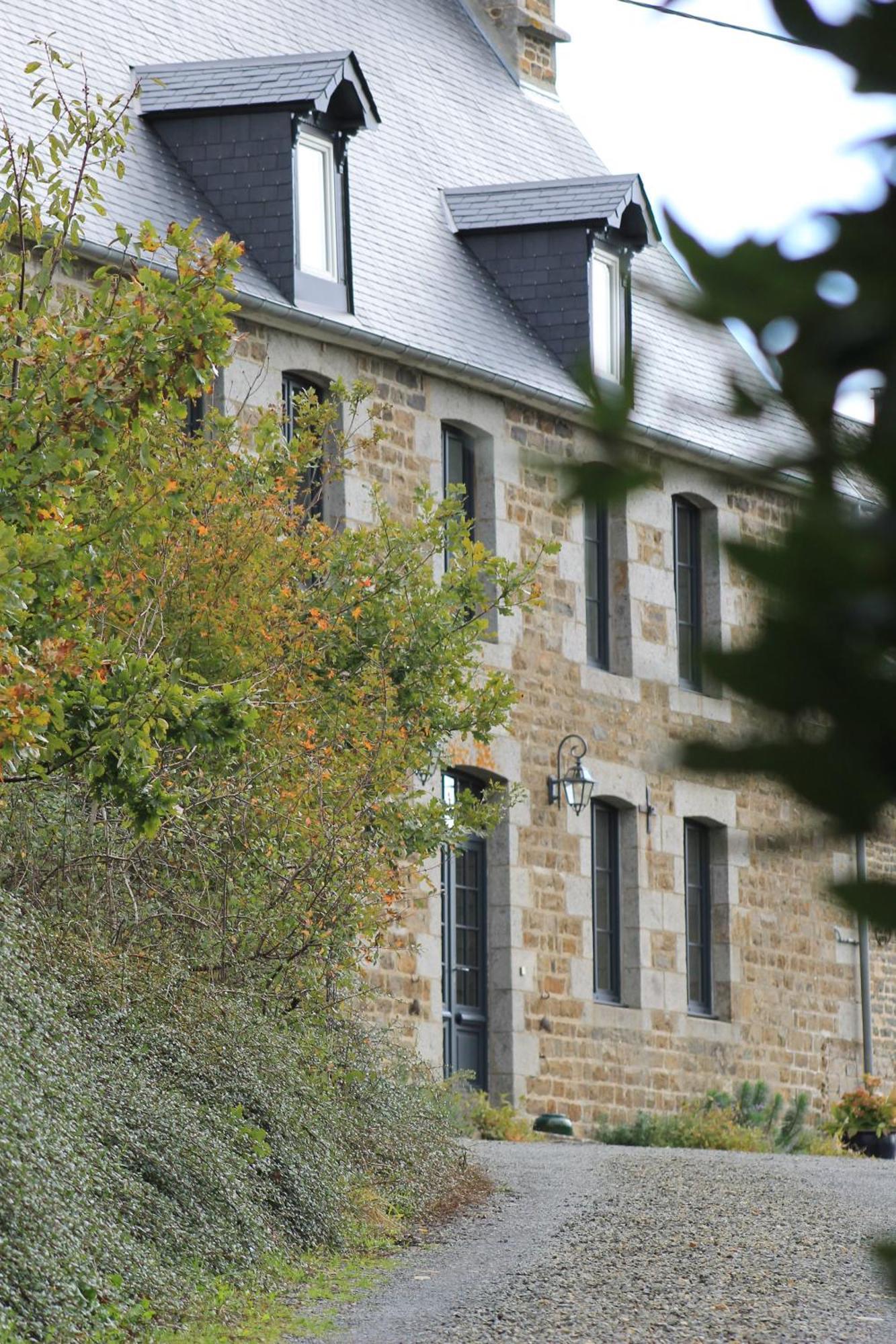 La Theresienne Pleines-Oeuvres Exterior photo