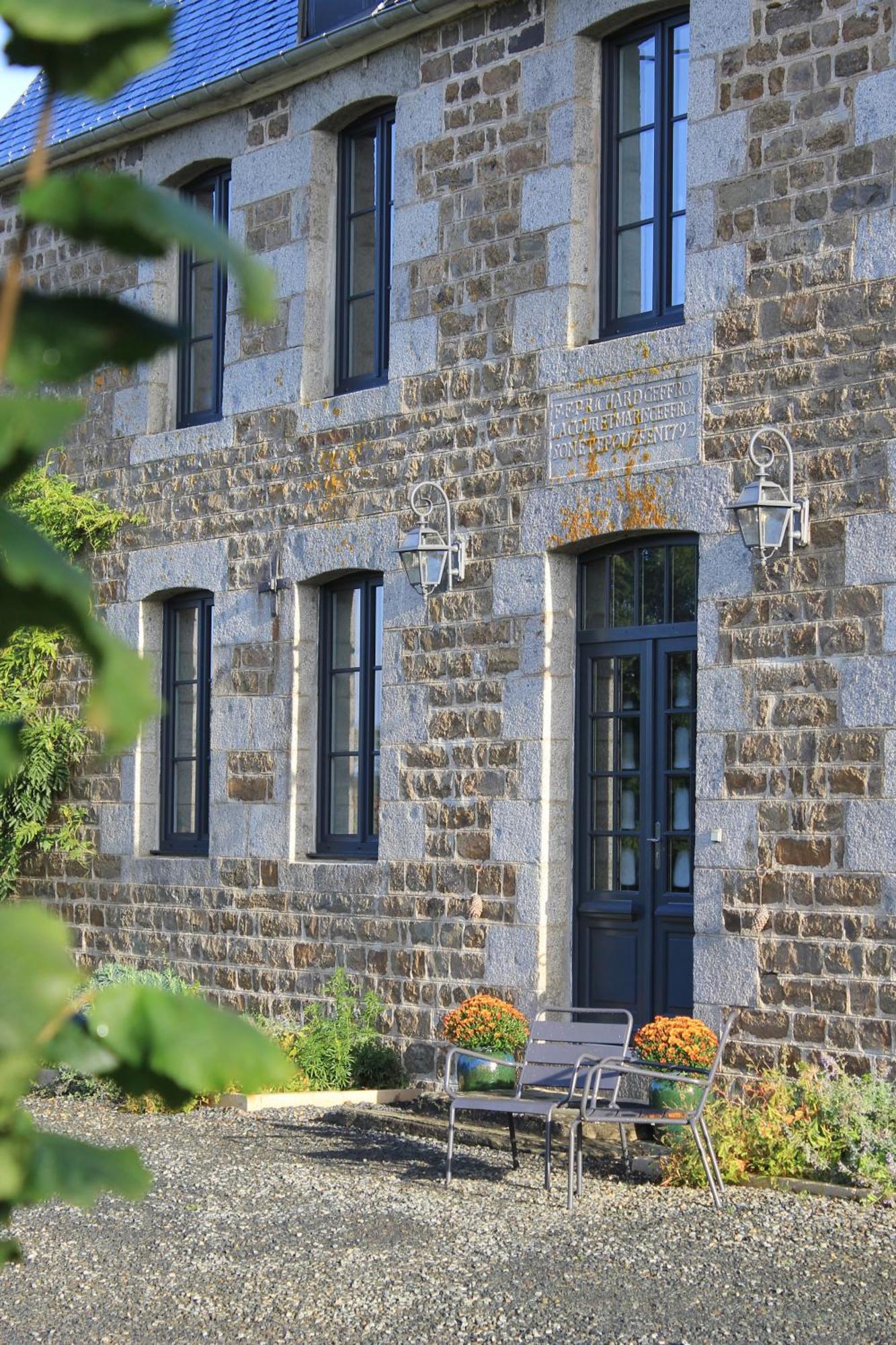 La Theresienne Pleines-Oeuvres Exterior photo